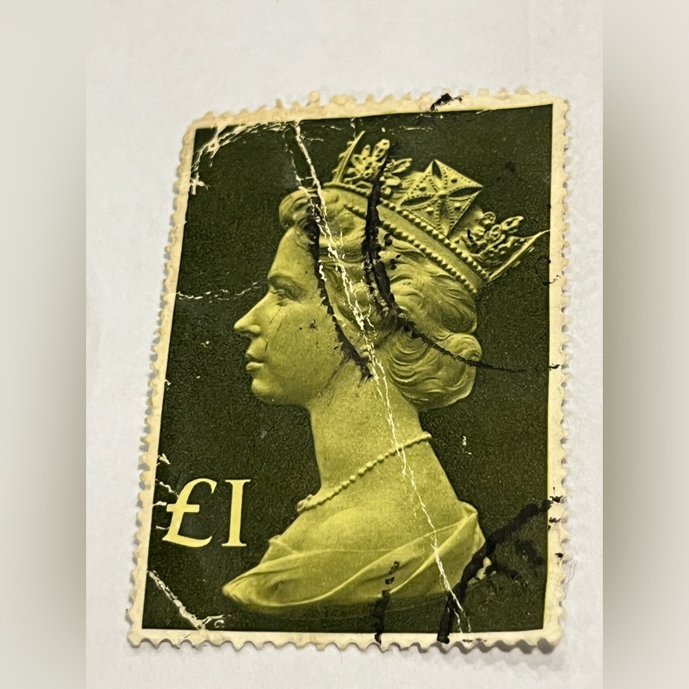 Vintage Queen Elizabeth UK United Kingdom Great Britain Stamp 1977-87 Used